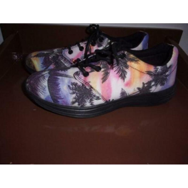 SACHA Sneakers met Hawai print maat 39