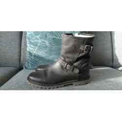 Mooie zwarte gevoerde boots mt 39