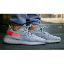 Yeezy tail light maat 43 1/3