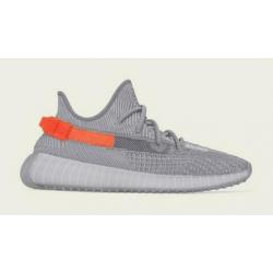 Yeezy tail light maat 43 1/3