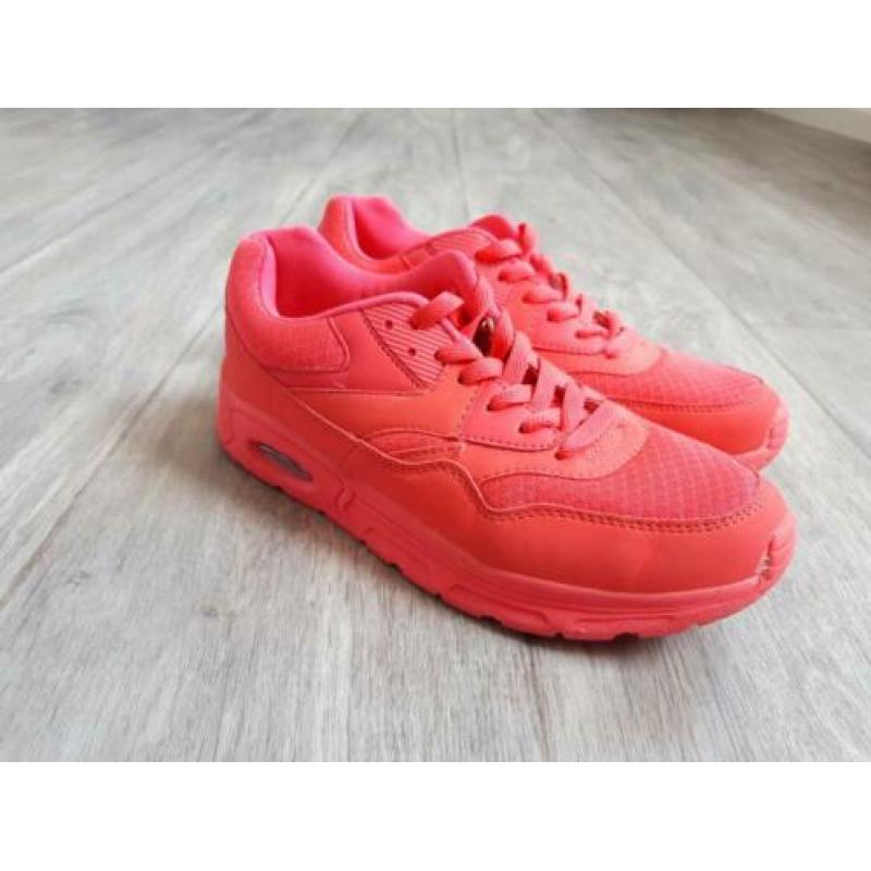 Stoere roze sneakers maat 39 zo goed als nieuw