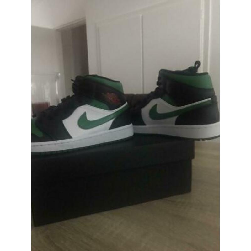 Jordan 1 Mid Pine Green / Green Toe maat 42