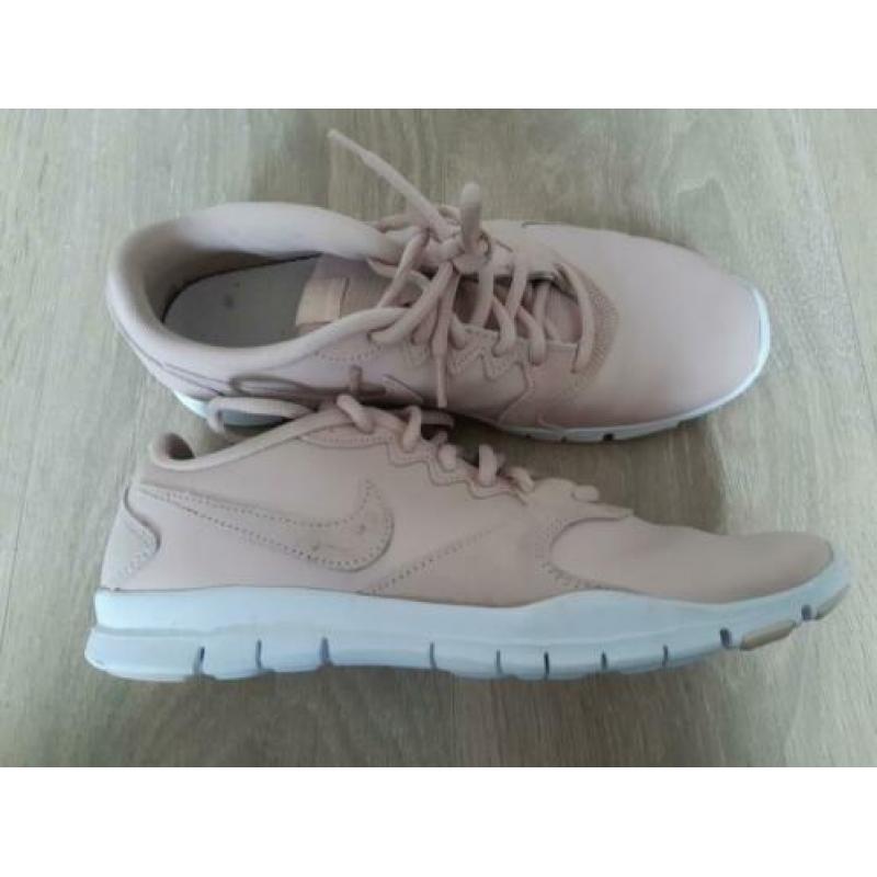 Nike sneakers roze maat 39