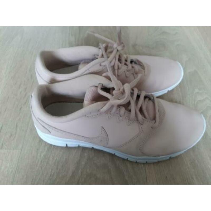 Nike sneakers roze maat 39