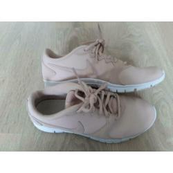 Nike sneakers roze maat 39