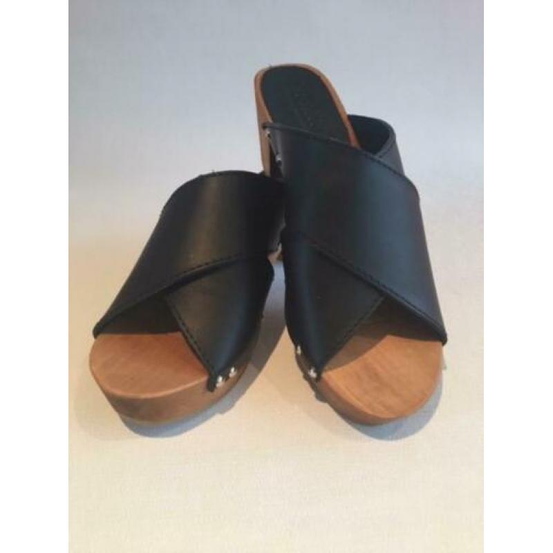 Sanita Wood Ennike Sandal Embossed Leather Black 39