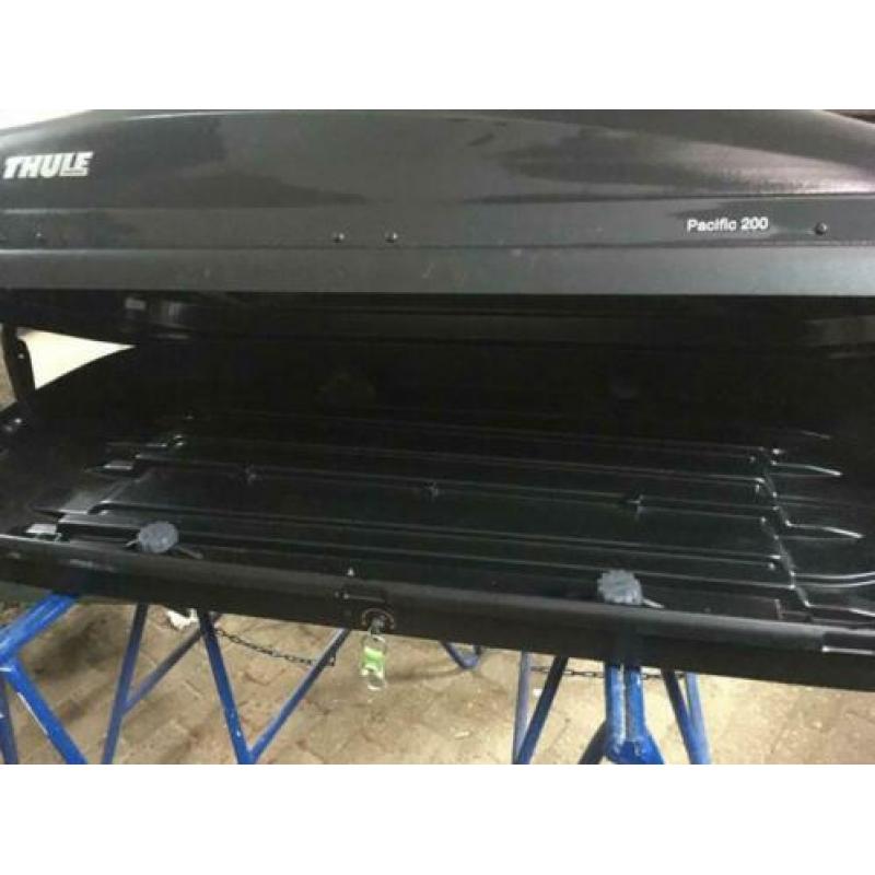 Thule Pacific 200 inhoud 410liter zgan!