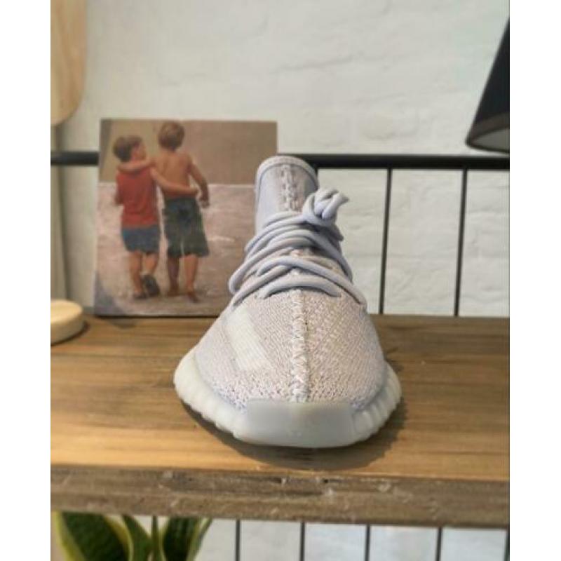 adidas Yeezy Boost 350 V2 Tail Light (maat 39 1/3)