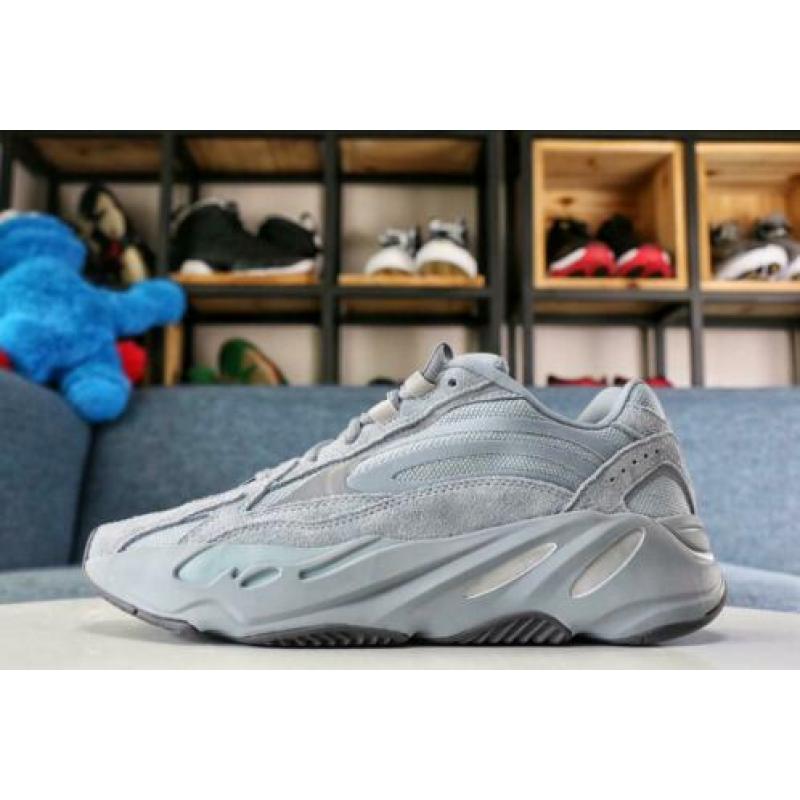 Adidas yeezy 700 “Hospital Blue”