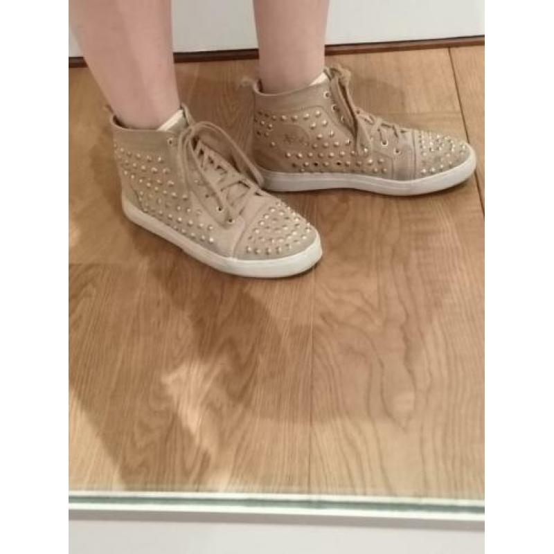 Beige sneakers