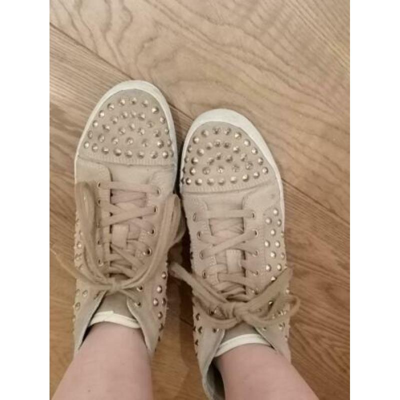 Beige sneakers