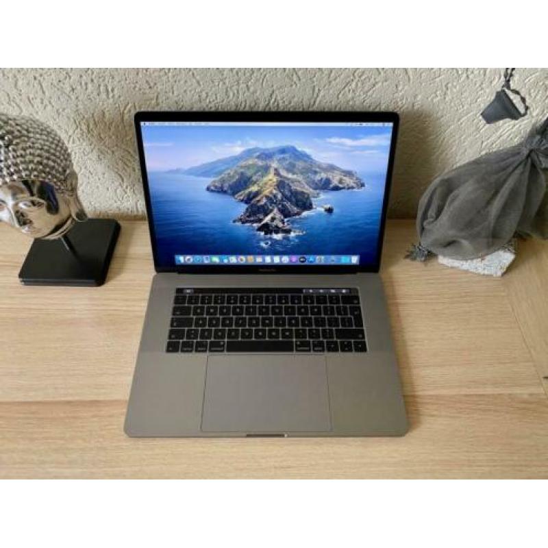 Macbook Pro 15"TouchBar 2018 2.8 I7 16GB+256GB SSD 5 Cycli